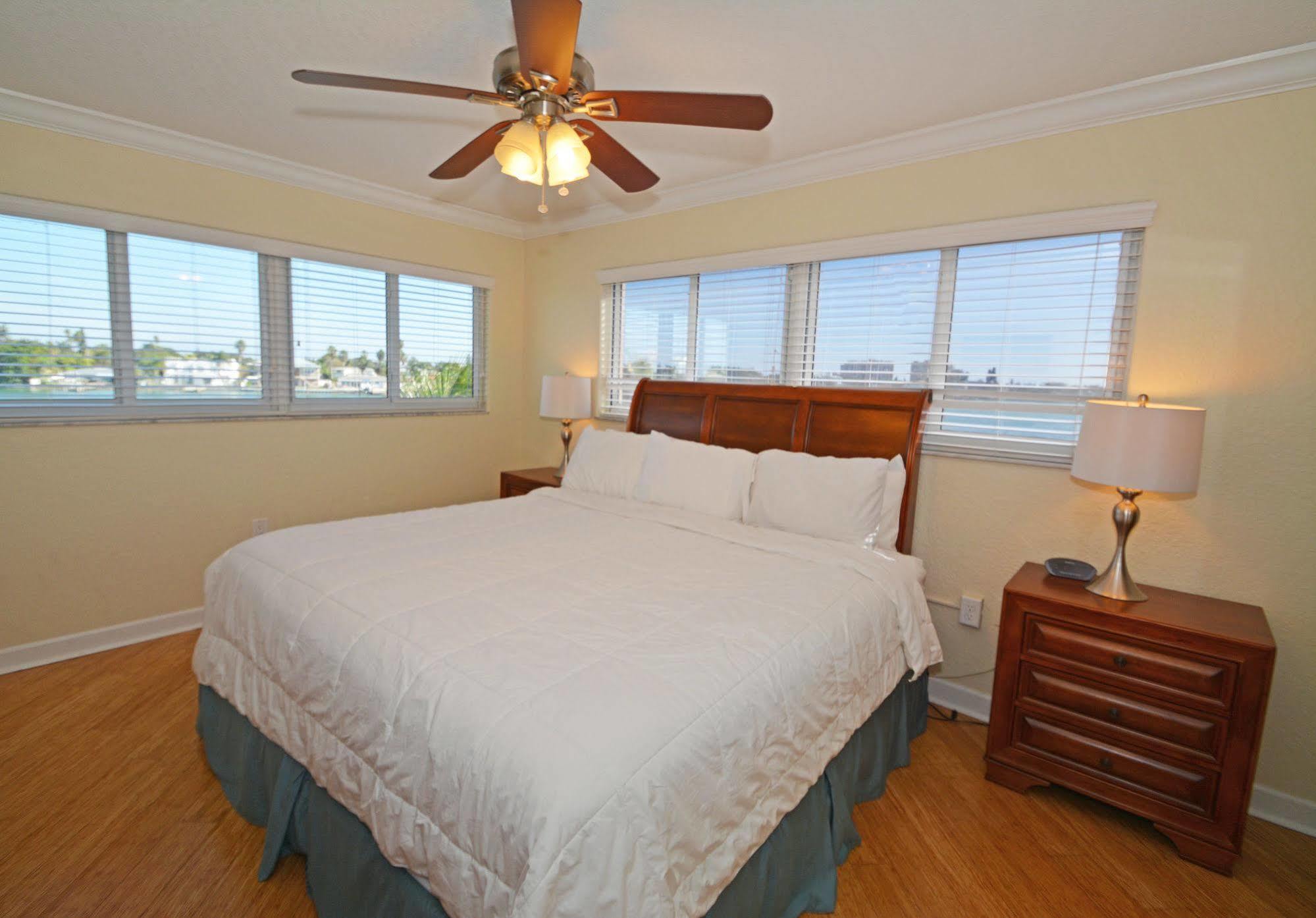 Westwinds Waterfront Resort St. Pete Beach Eksteriør bilde